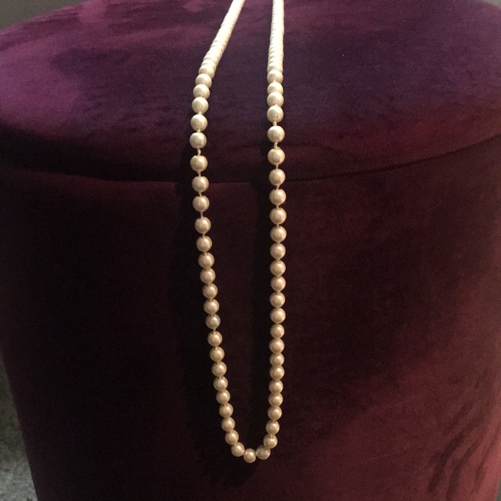 Long pearl necklace